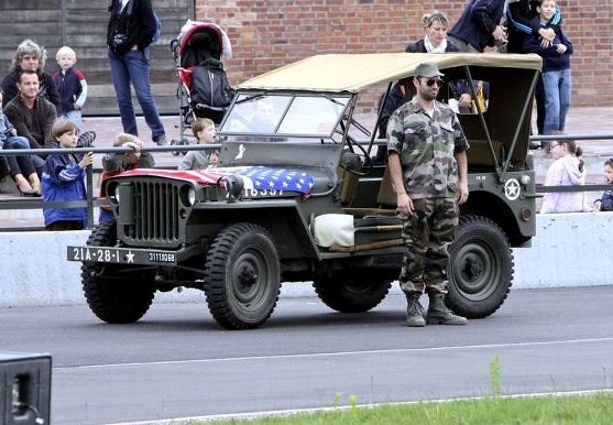Véhicules en uniforme à la Cité de l'Automobile