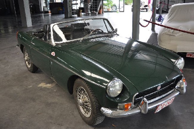 A LOUER - TE HUUR - MG B Roadster